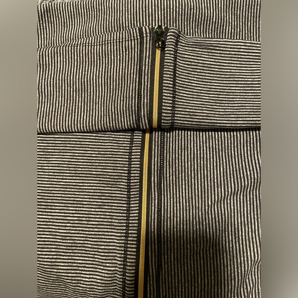 Lululemon vinyasa zipper scarf - Picture 4 of 7